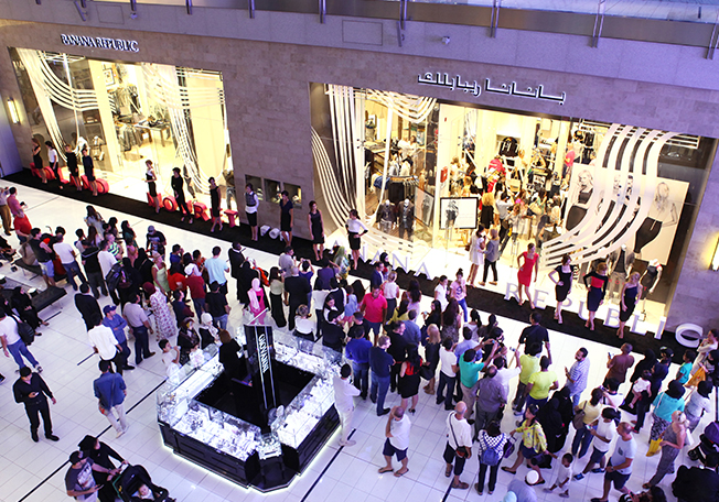 صور عرض مجموعة أزياء Roland Mouret