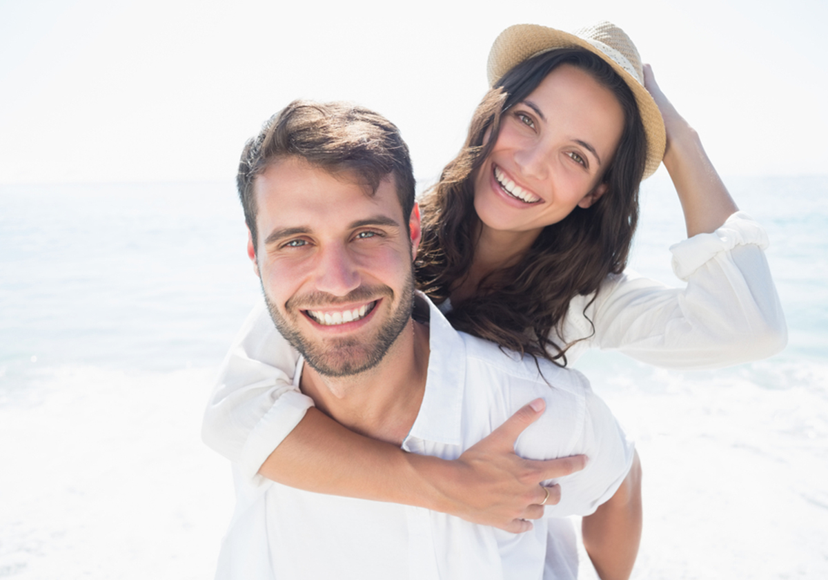 عادة يقوم بها الرجل توقع النساء في غرامه... فهل أنت منهن؟