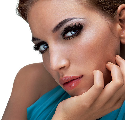 نصائح تحمي رموشك من التساقط 