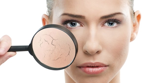 طرق استعمال زيت اللوز المر لتبيض البشرة