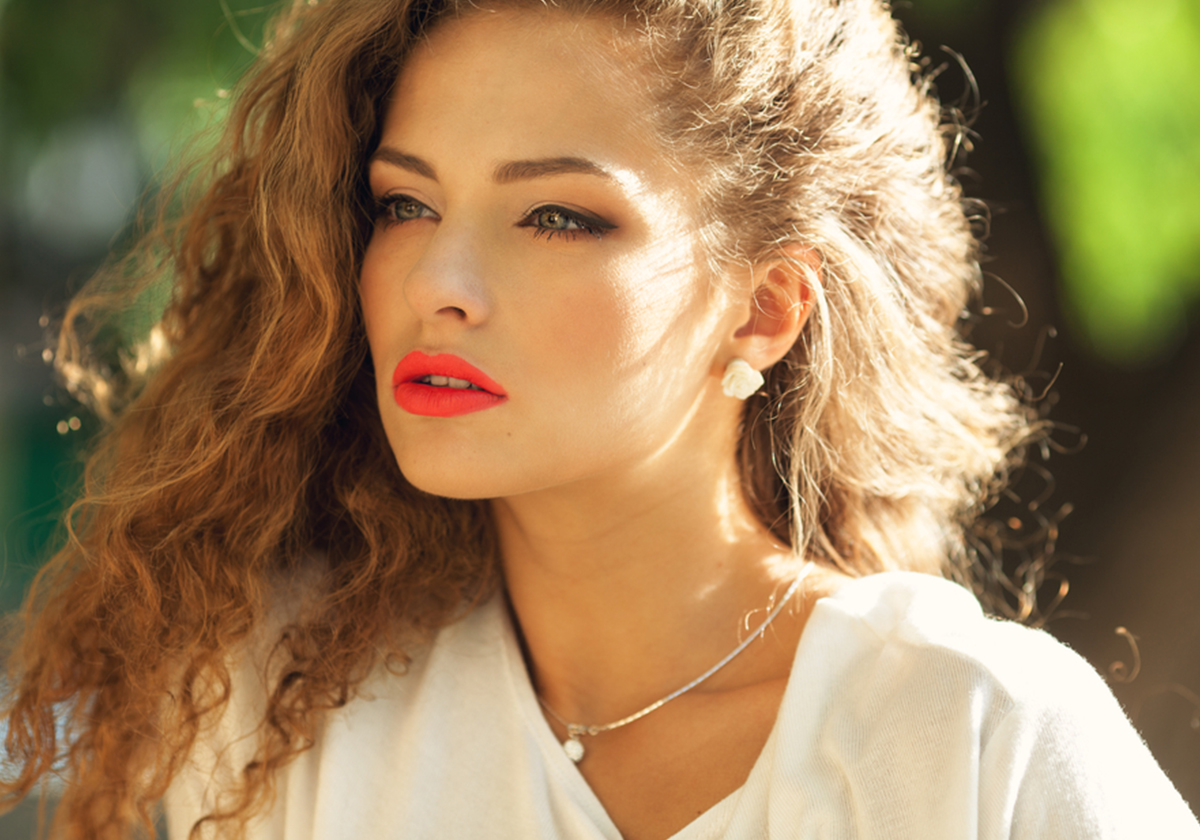 ياسمينة تختار لك أجمل مستحضرات الماكياج لصيف 2018