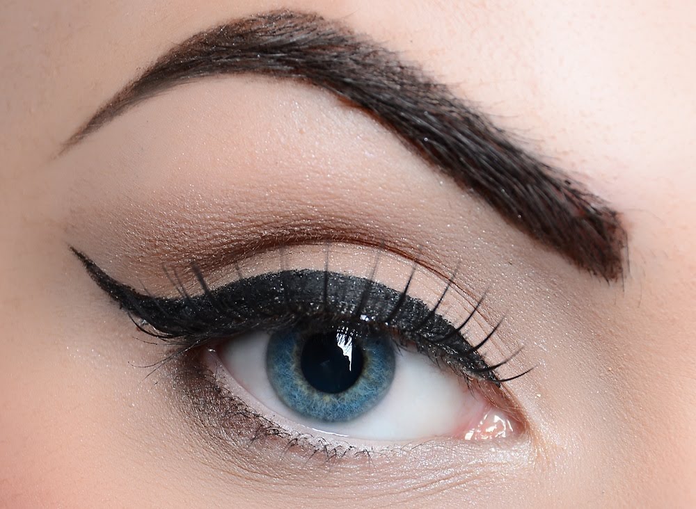 طريقة لعمل رسمات حواجب