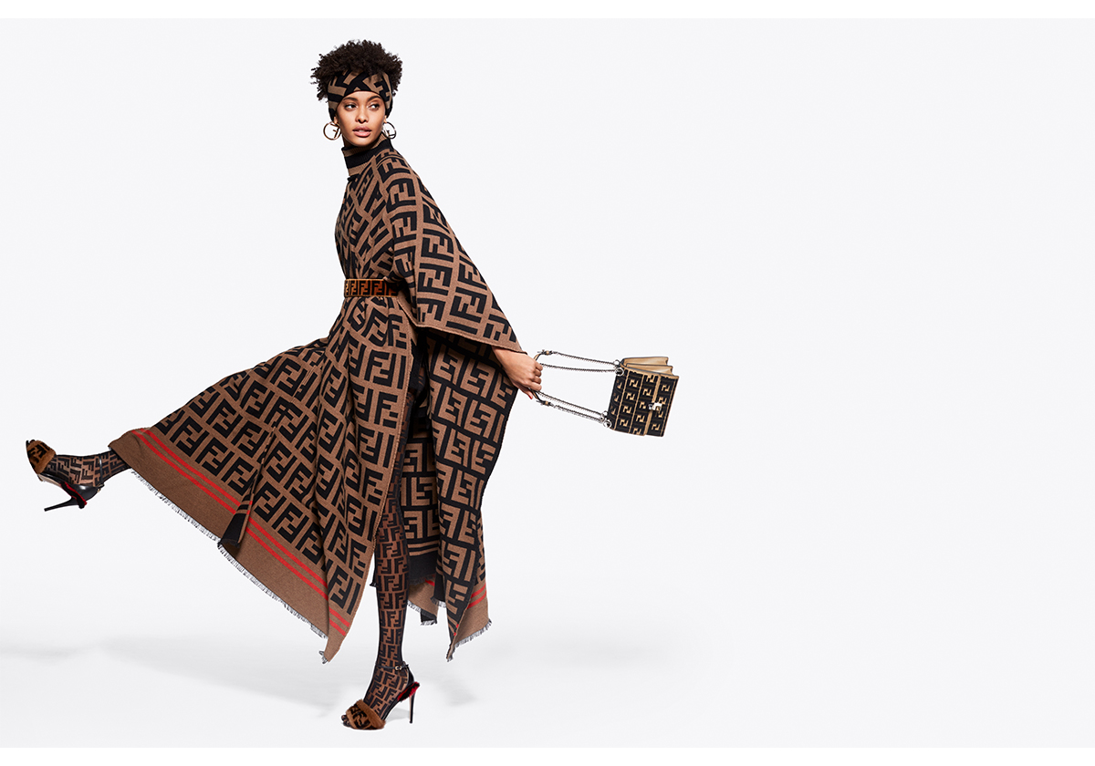 اكتشفي مجموعة الأزياء الأساسية الحصرية منFENDI FF  وموقع NET-A-PORTER  