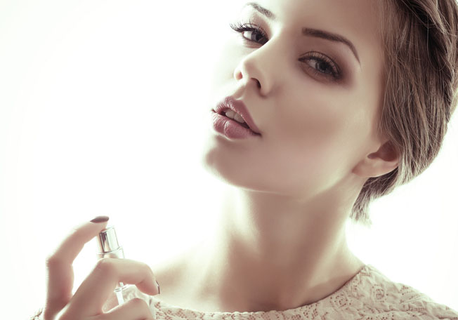 أساليب تساعدك على إستخدام العطور لجذب الرجال