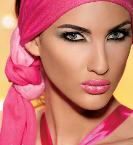 أي ماكياج يلائمك في العيد؟