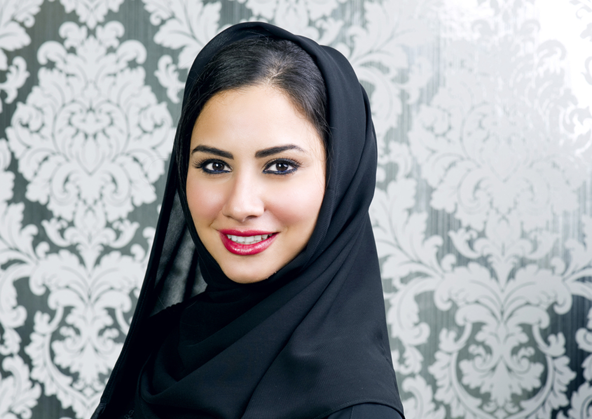 لهذه الأسباب صاحبة الجمال العادي محظوظة!