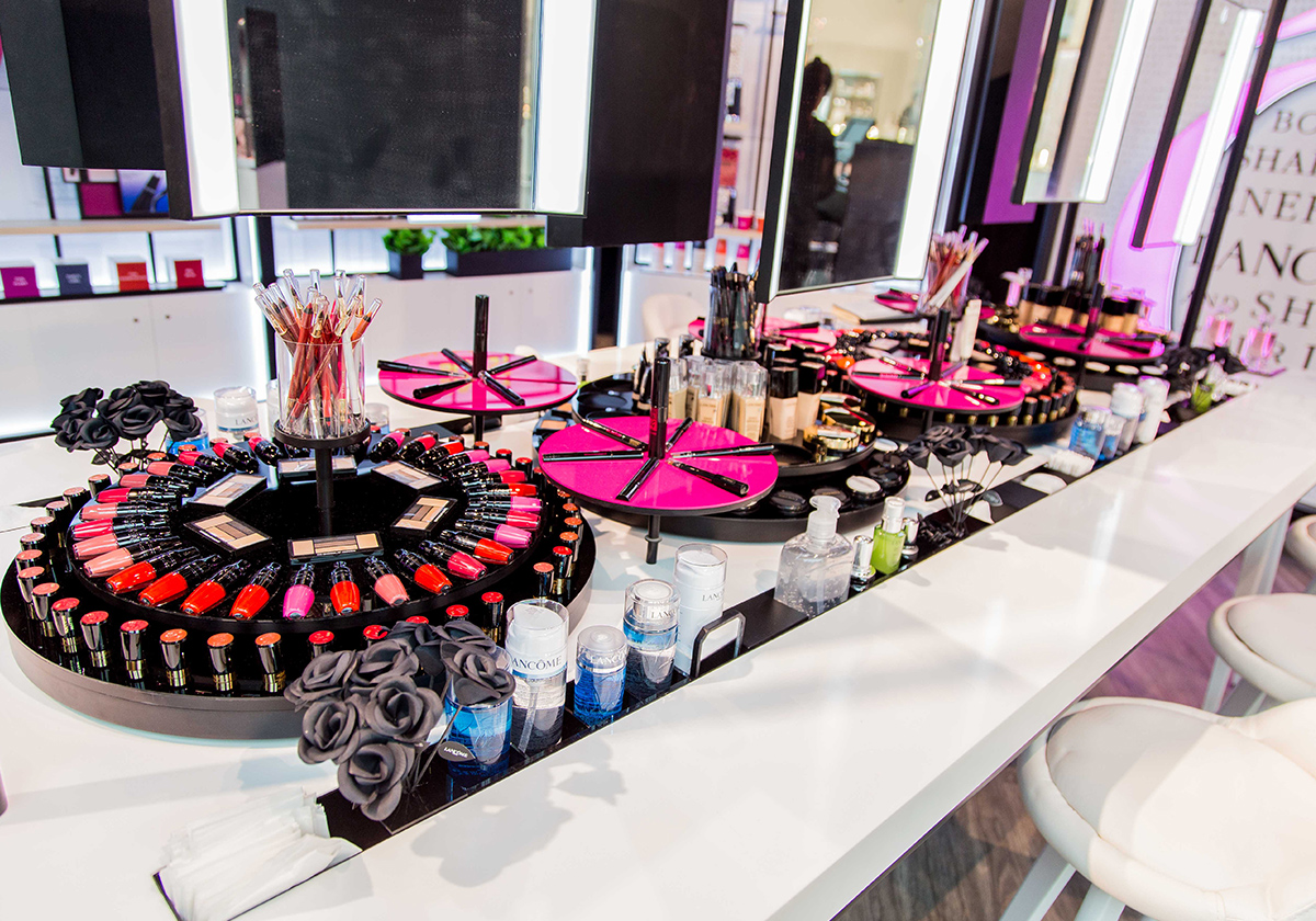 متجر Lancôme المؤقّت في 2 City Walk في دبي .