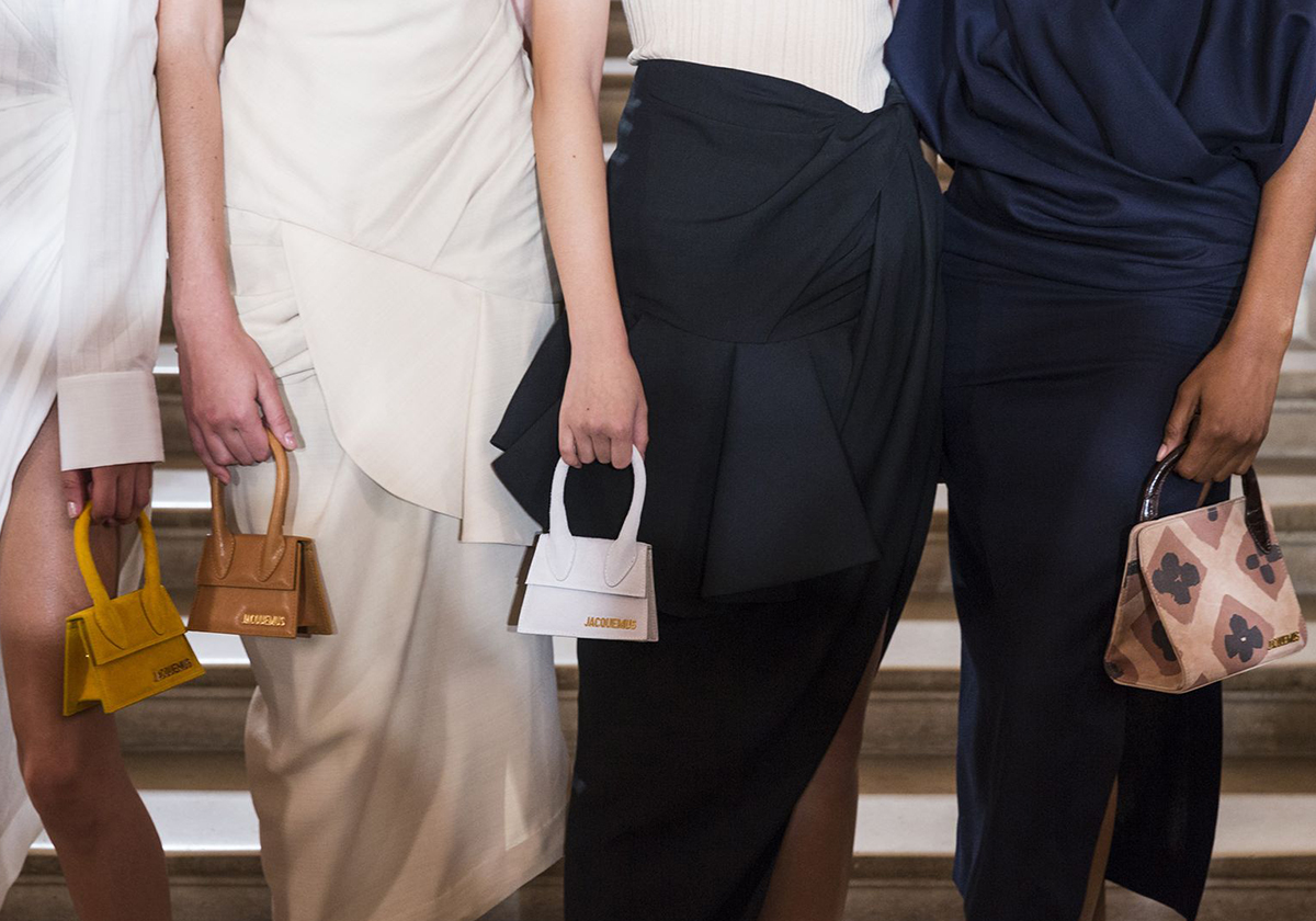 حقيبة Jacquemus الاصغر حجما في عالم الموضة