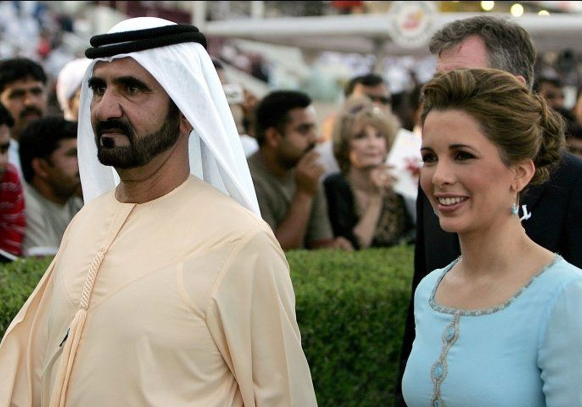 ابنة الأميرة هيا تخطف منها الأنظار 