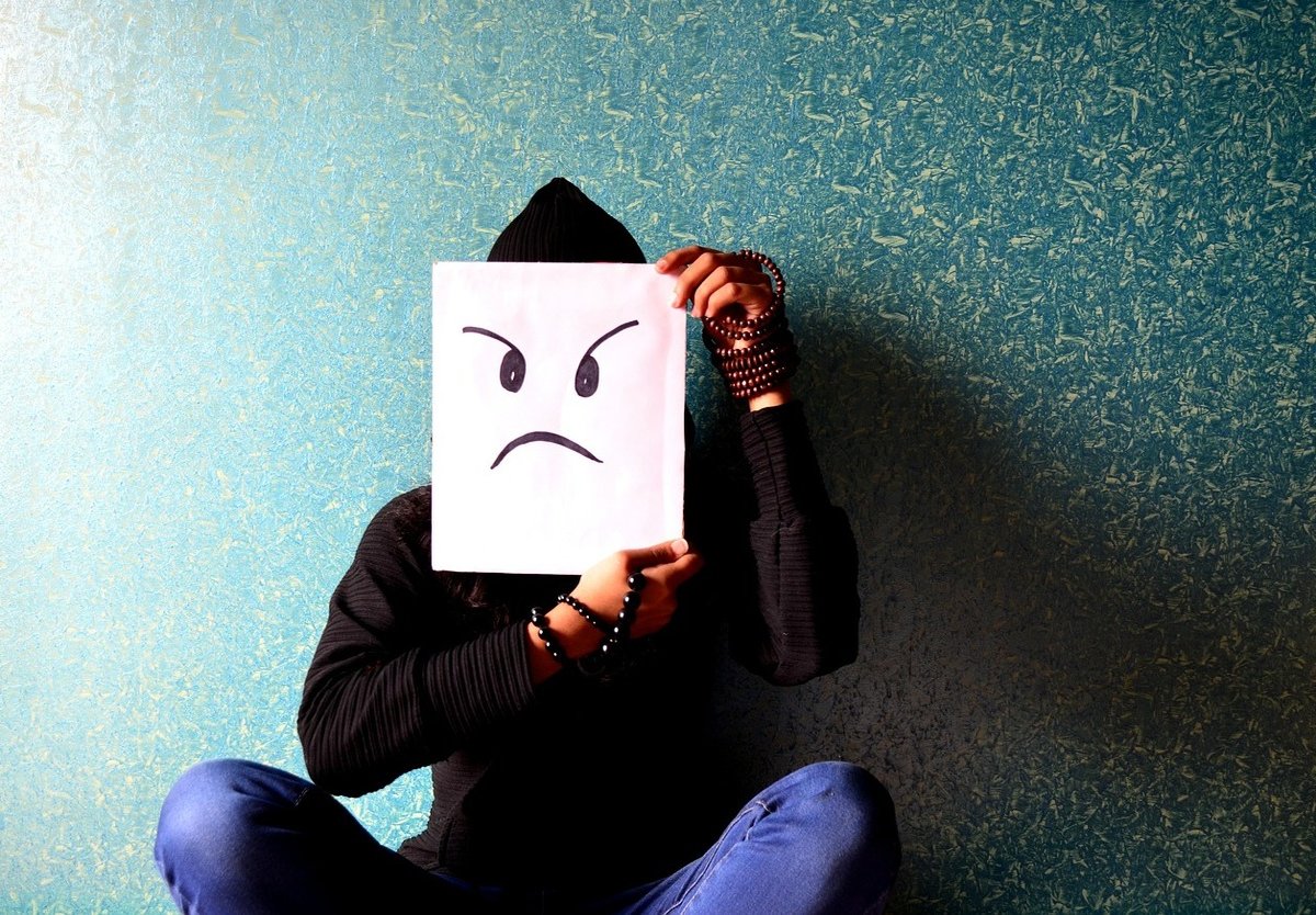 كيفية التعامل مع الشخصية الاكتئابية