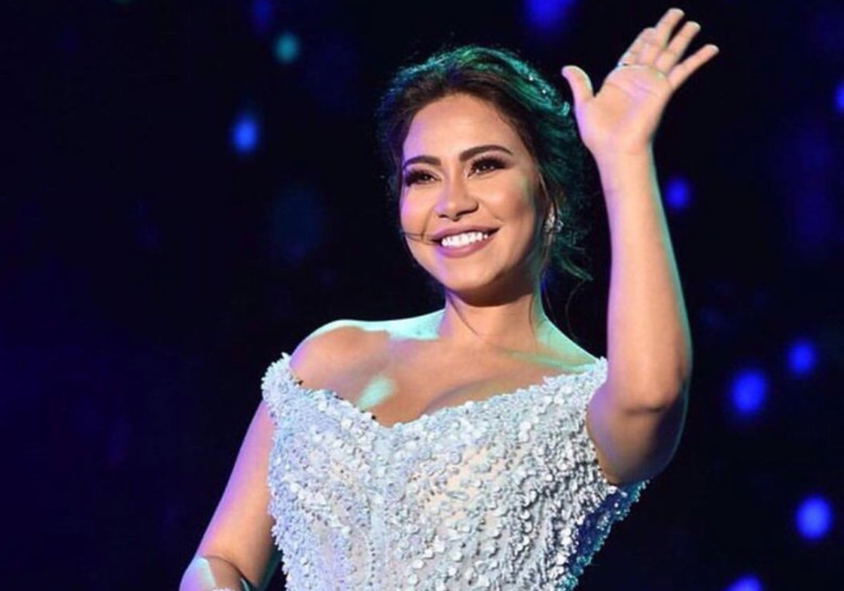 شيرين تظهر من دون حجاب في السعودية وتخطف الأنظار برومنسيتها مع زوجها!