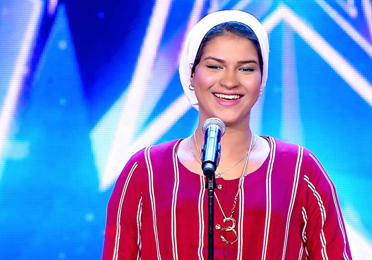 مشتركة "أرابز غوت تالنت"  إيمان الشميطي بـ"لوك جديد"...بعد خلعها الحجاب!
