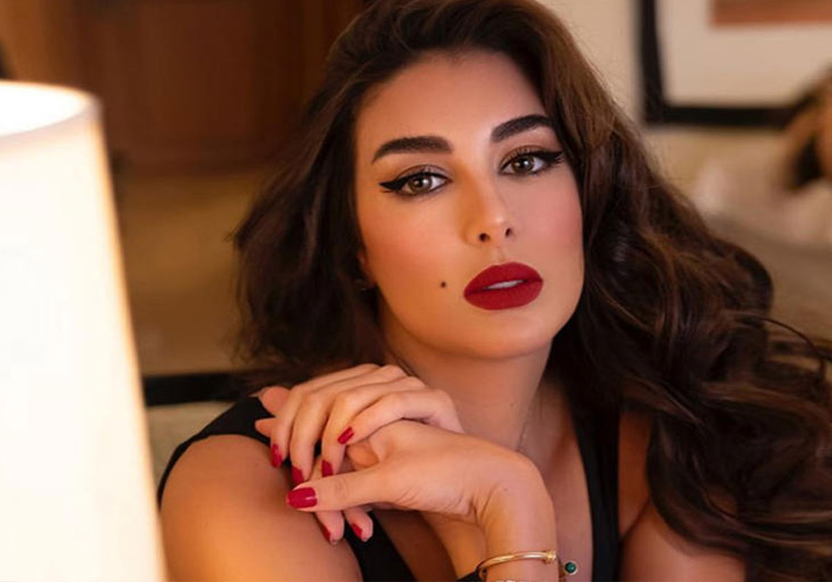 صور شبيهة ياسمين صبري المحجّبة تشعل السوشل ميديا والشبه بسيط جدا!
