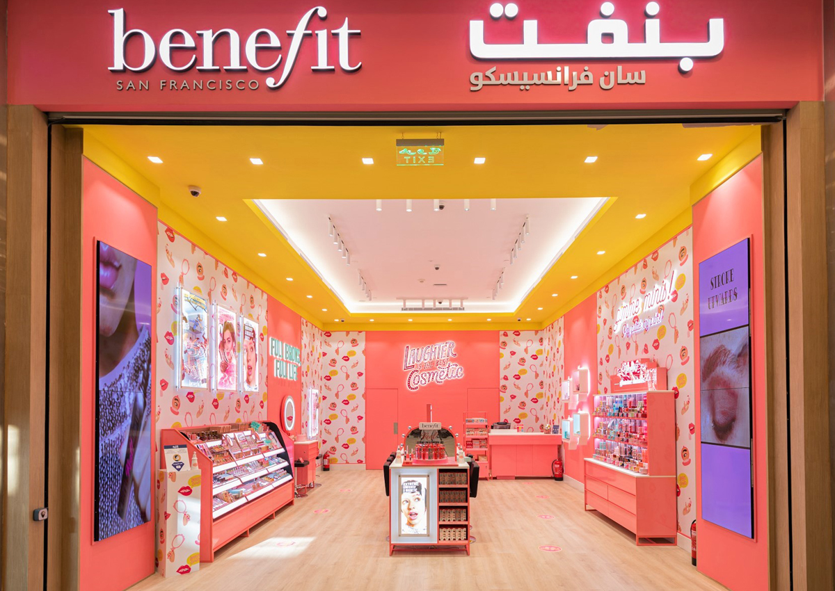 Benefit Cosmetics تطلق متجرها الرئيسي الأول في السعودية