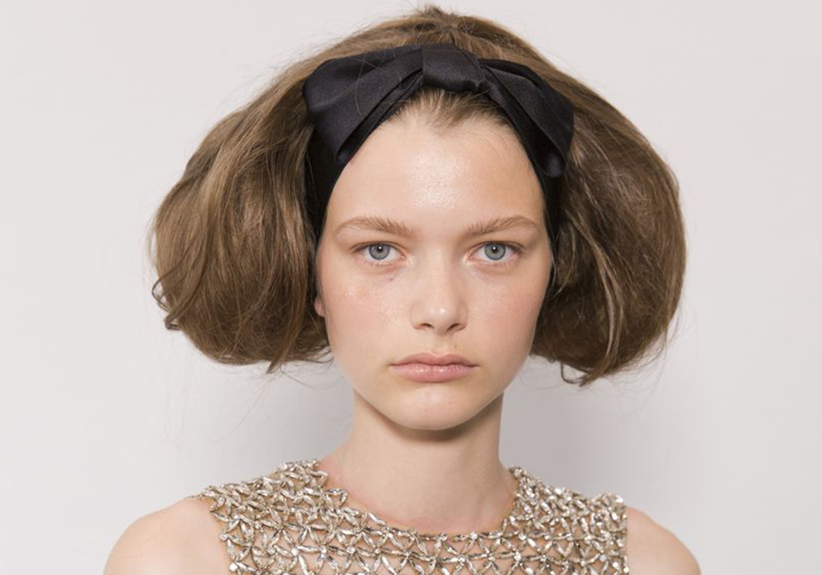 Giambattista Valli وتسريحة رأيناها أكثر من مرّة على المنصّة