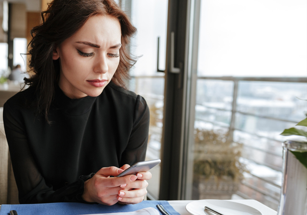 كيف تتوقفين عن مراقبة حالة  Online الرجل الذي يعجبك؟
