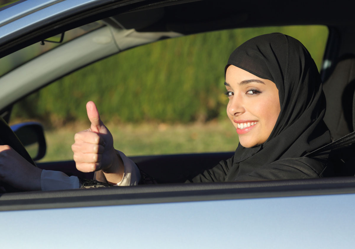 لحظة تاريخية طال انتظارها: آلاف النساء السعوديات خلف المقود اليوم