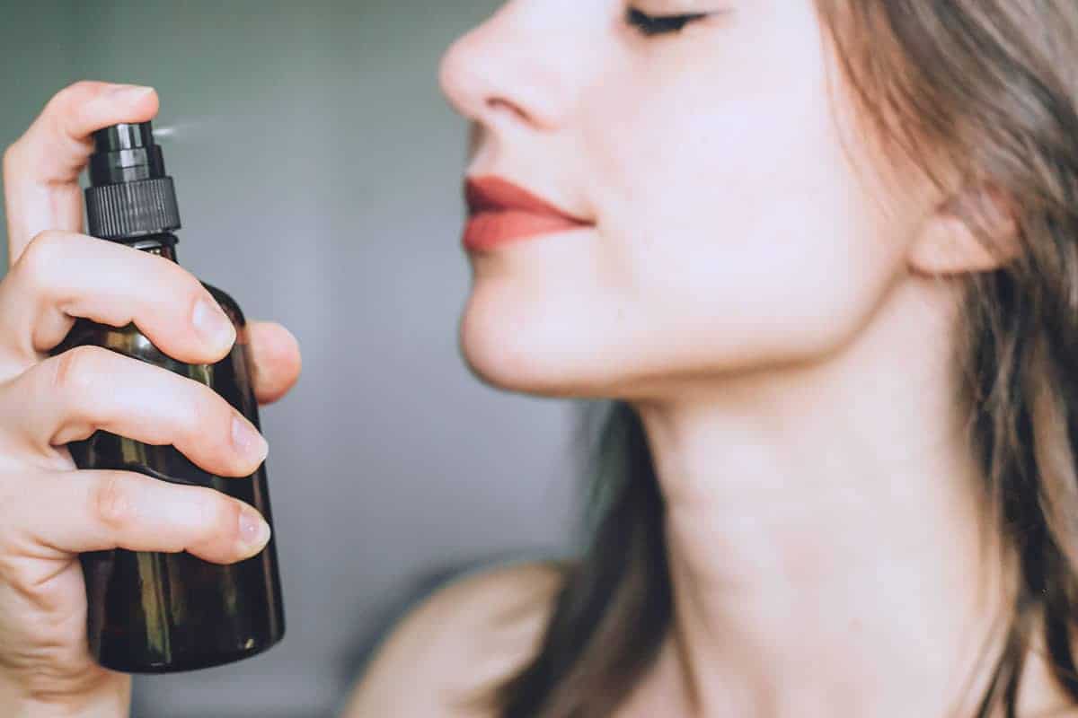 تعرفي على افضل مثبت مكياج بخاخ