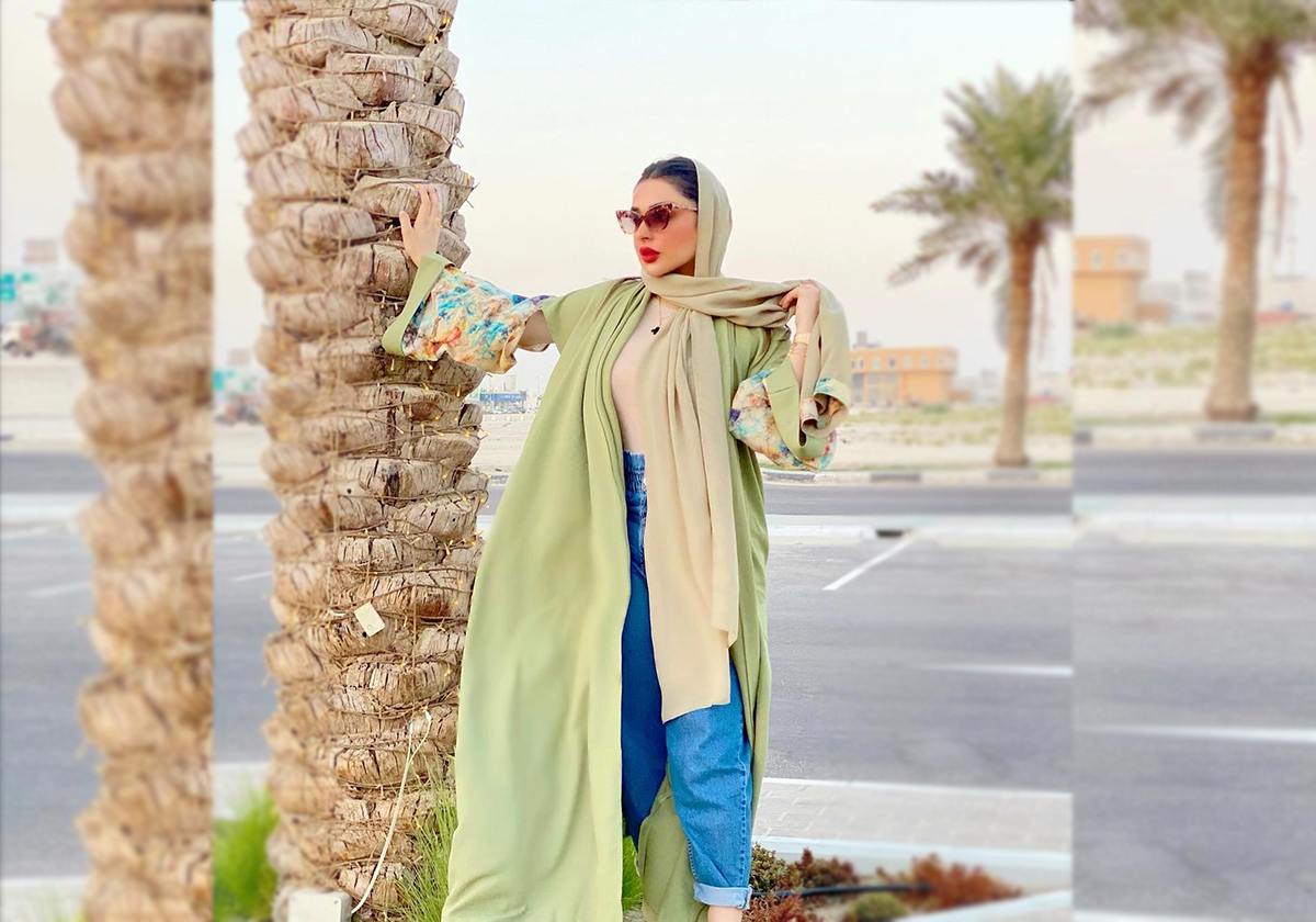 طرق تنسيق سروال الجينز بطريقة محتشمة من وحي الانفلونسرز السعوديات