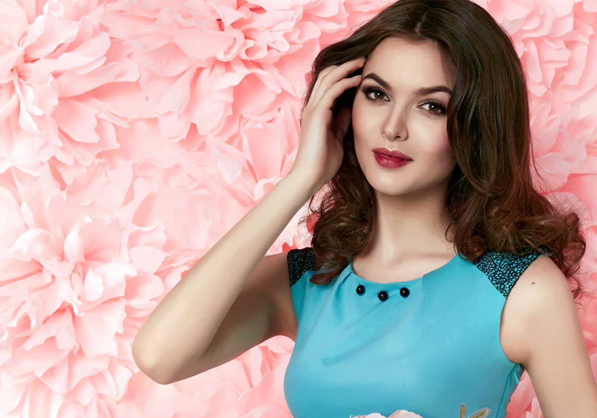 تفاصيل مكياج بسيطة تجعل المراة تبدو جميلة