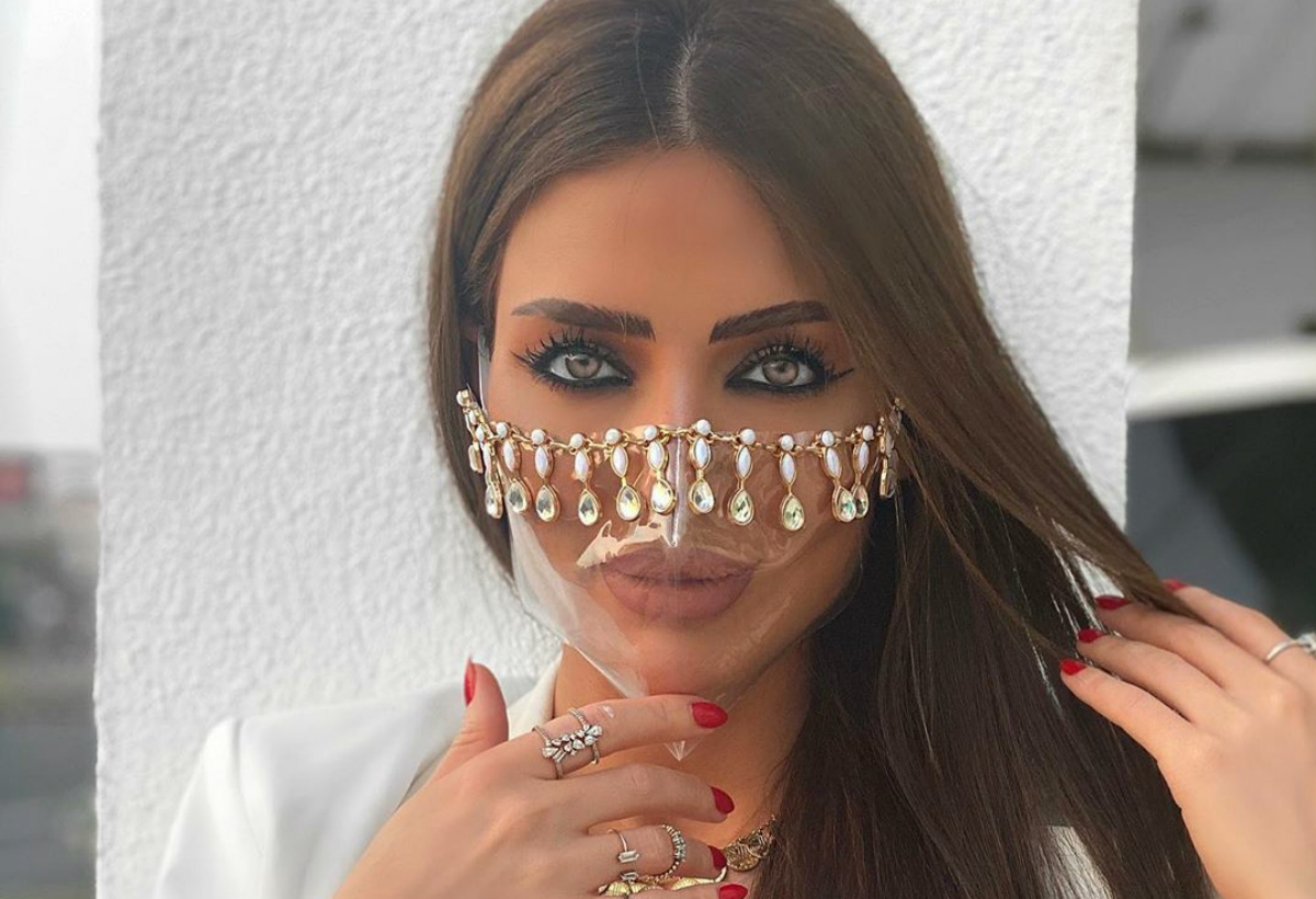 كمامات للزينة من مجموعة المصممة سارة بستاني