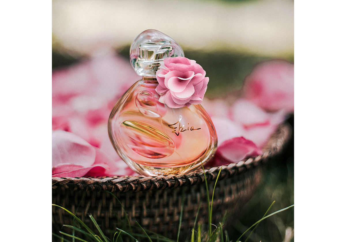 إليك عطر Izia المصمم بمناسبةالذكرة السنوية لدار Sisley