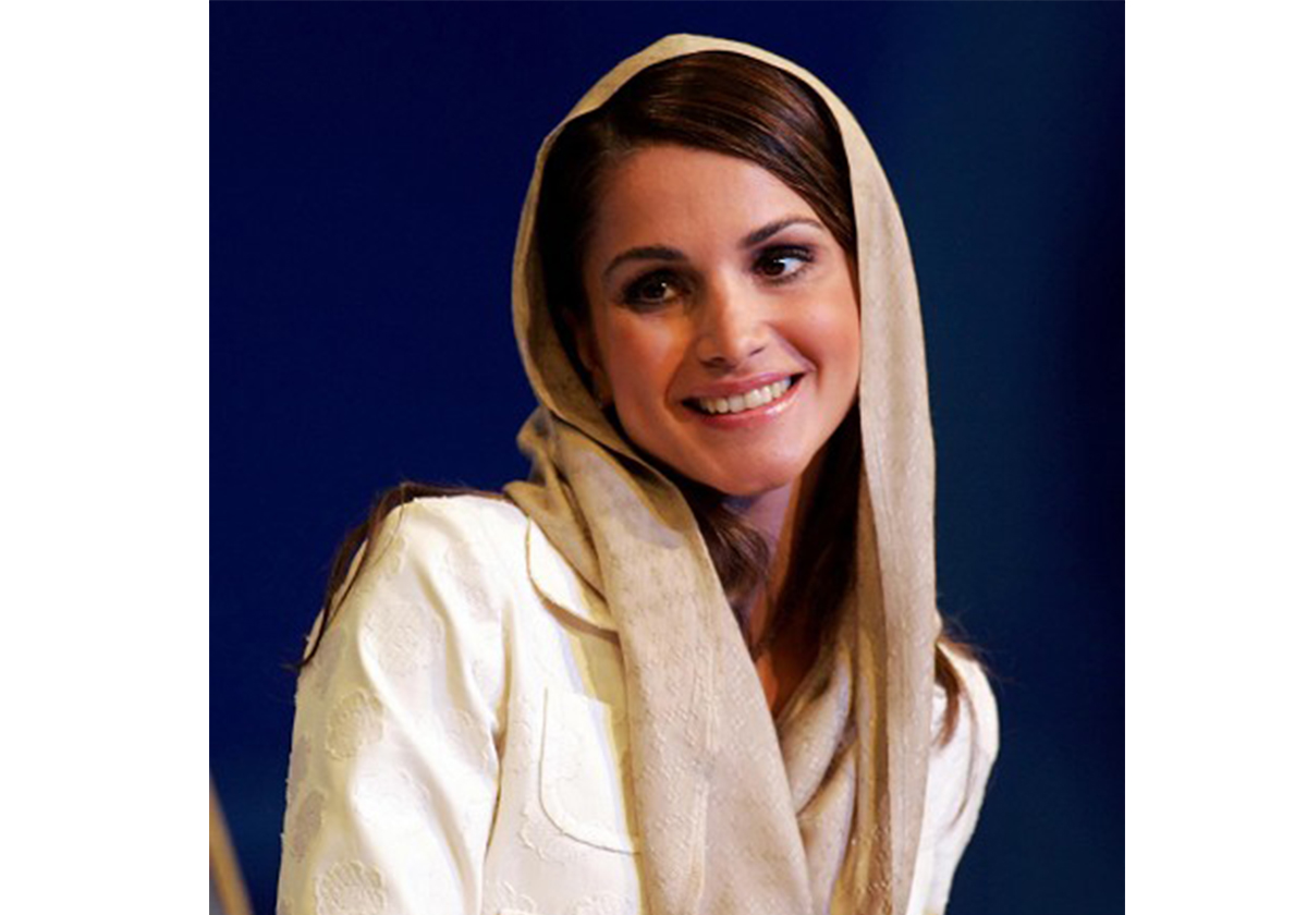 اكتشفي القطعة المفضلة لدى الملكة رانيا في موسم الخريف