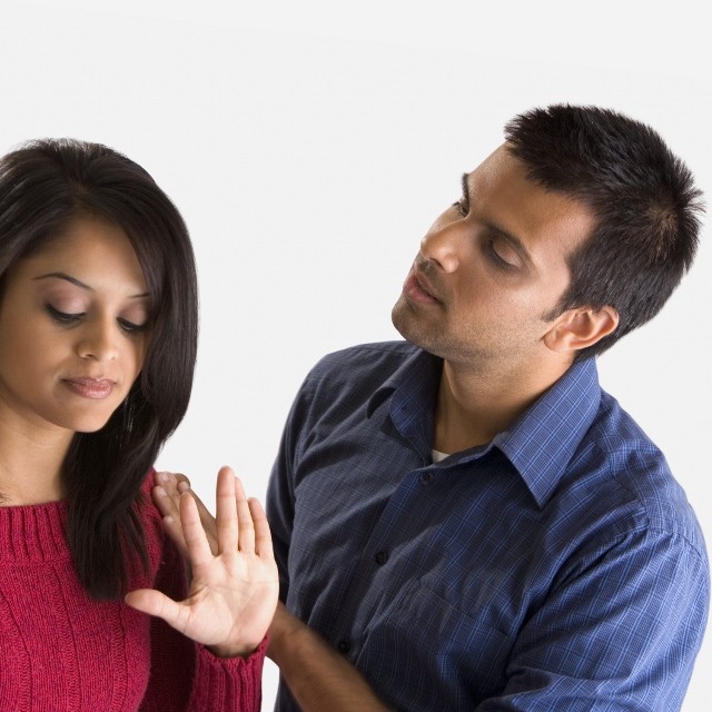 كيف تتعاملين مع خطيبك السابق؟