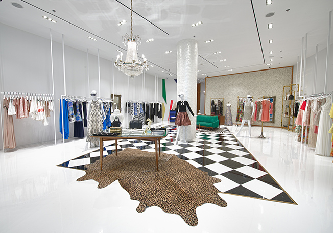 صور البوتيك الثاني لـ Alice & Olivia في دبي