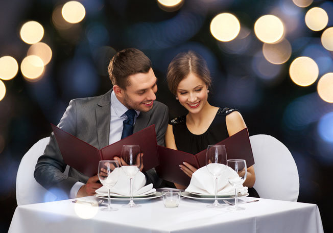 أبرز أخطاء اتيكيت مائدة الطعام