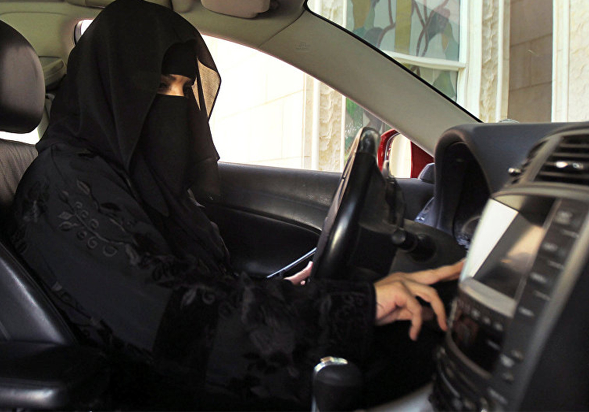 بعد قيادة السيارات المرأة السعودية الى عالم الطيران