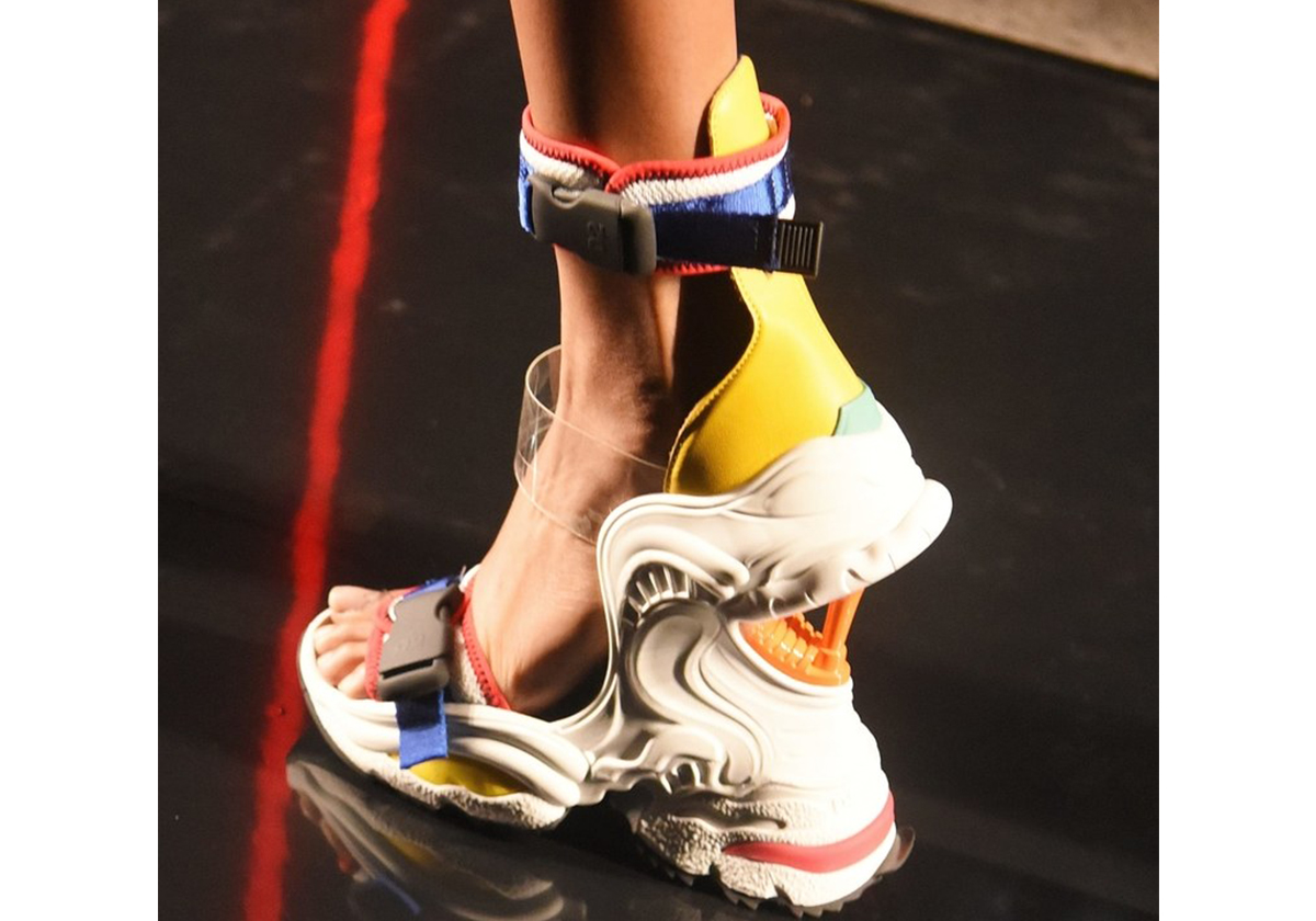 علامة Dsquared2 تطلق اقبح حذاء على الاطلاق