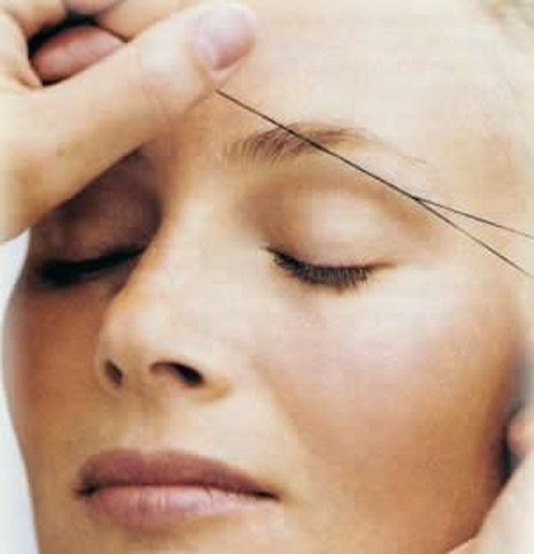 إزالة شعر الوجه بالخيط