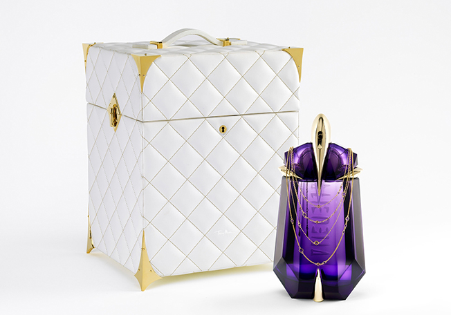 زجاجة عملاقة فخمة من Thierry Mugler