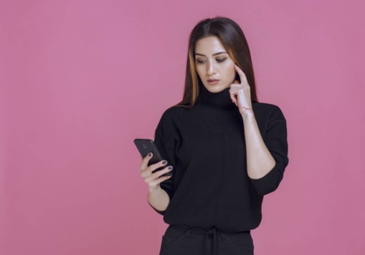 أخاف مواجهته سأتركه بميساج، هل هذا تصرف صحيح؟