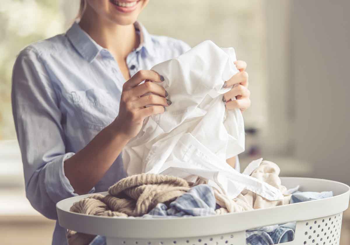 كيف يتم التخلص من بقع الزيت على الملابس؟