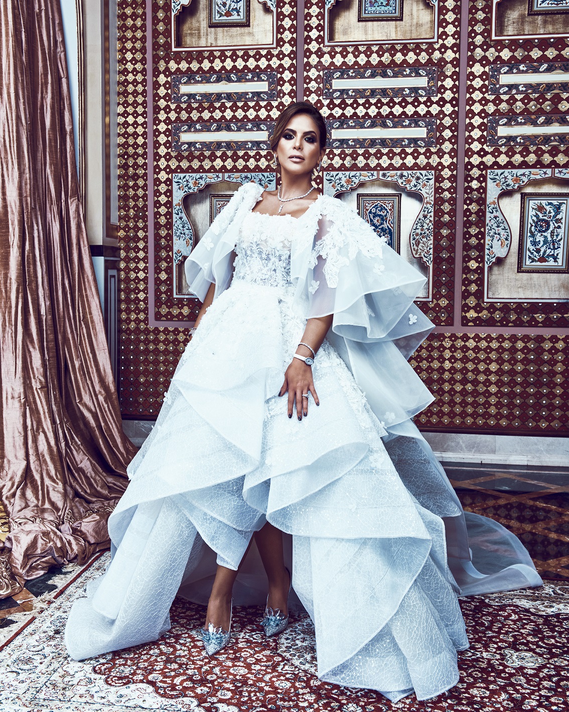 اطلالة بيبي عبد المحسن في زفافها متالقة بحذاء Jimmy choo