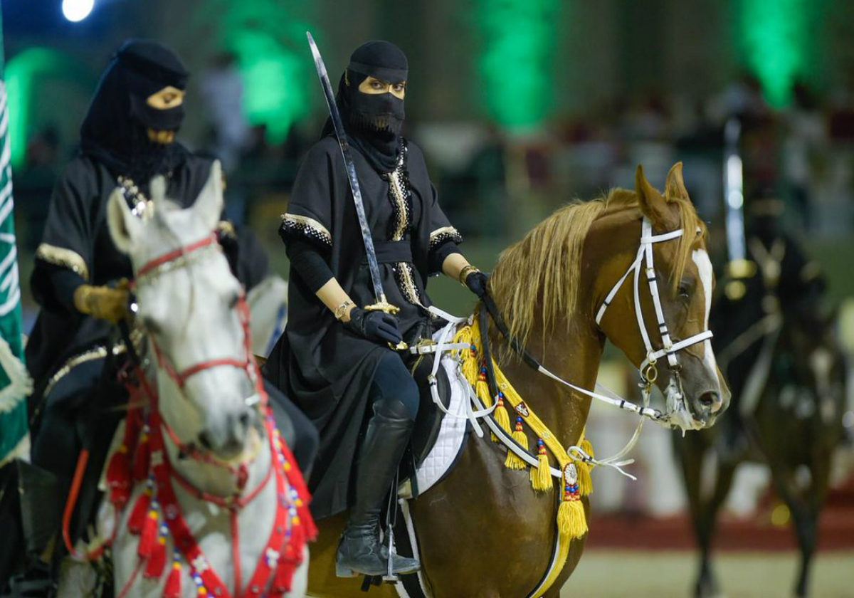 فريق سما الخيل المشارك في بطولة جمال الخيل العربي بجدة