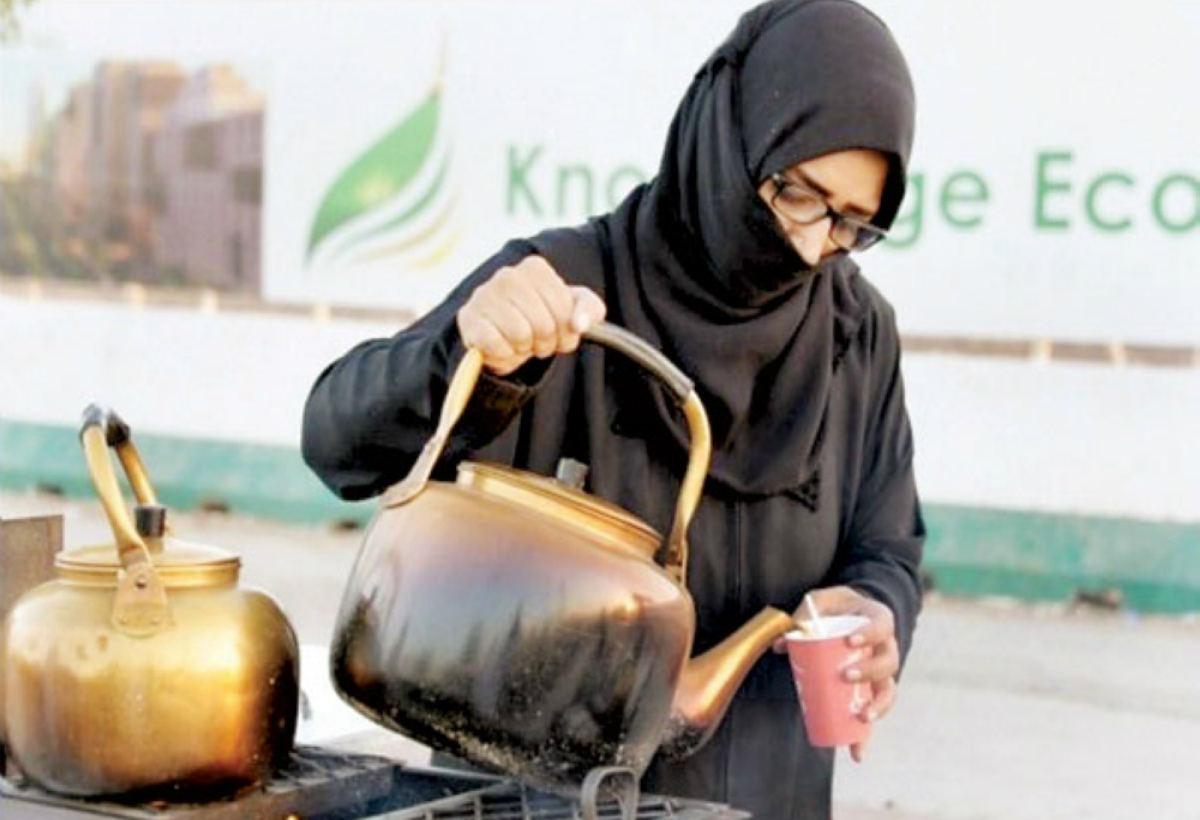 جمانة مكي تبيع الشاي على الأرصفة