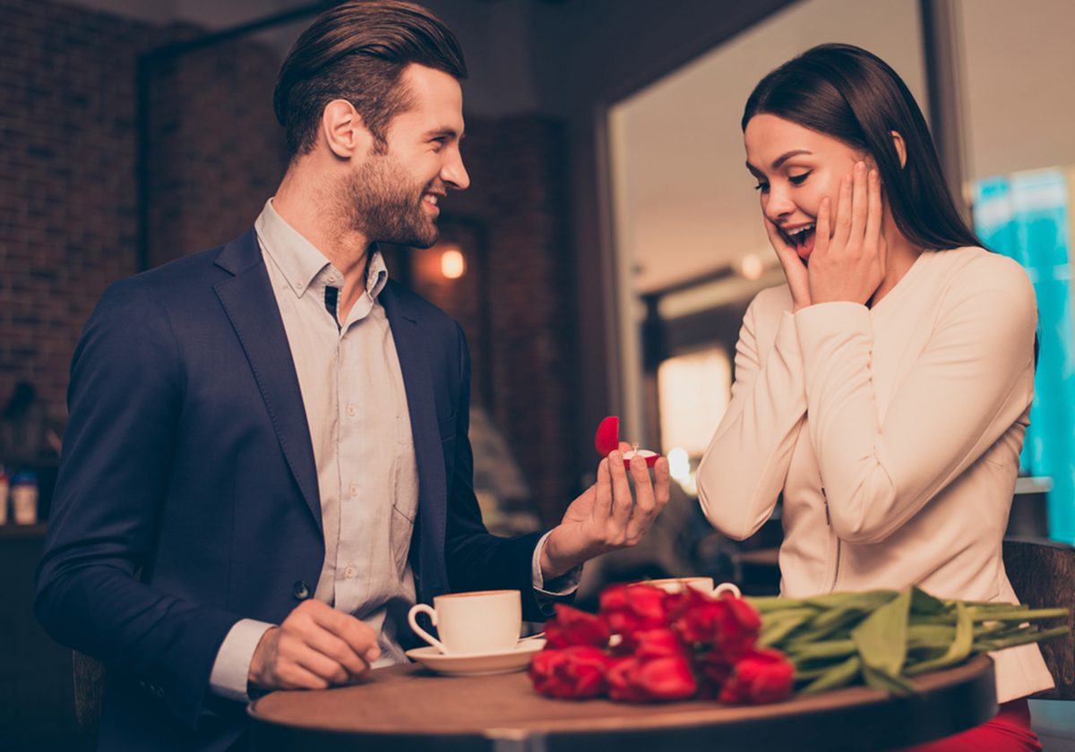 10 علامات تشير إلى أنه يريد الإرتباط بك رسميا