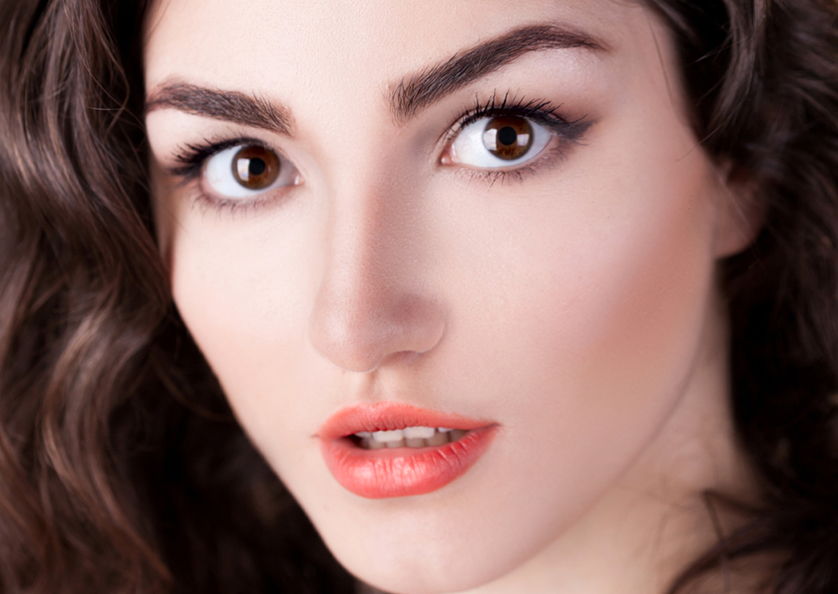 خلطات ونصائح لتكثيف الحواجب في المنزل