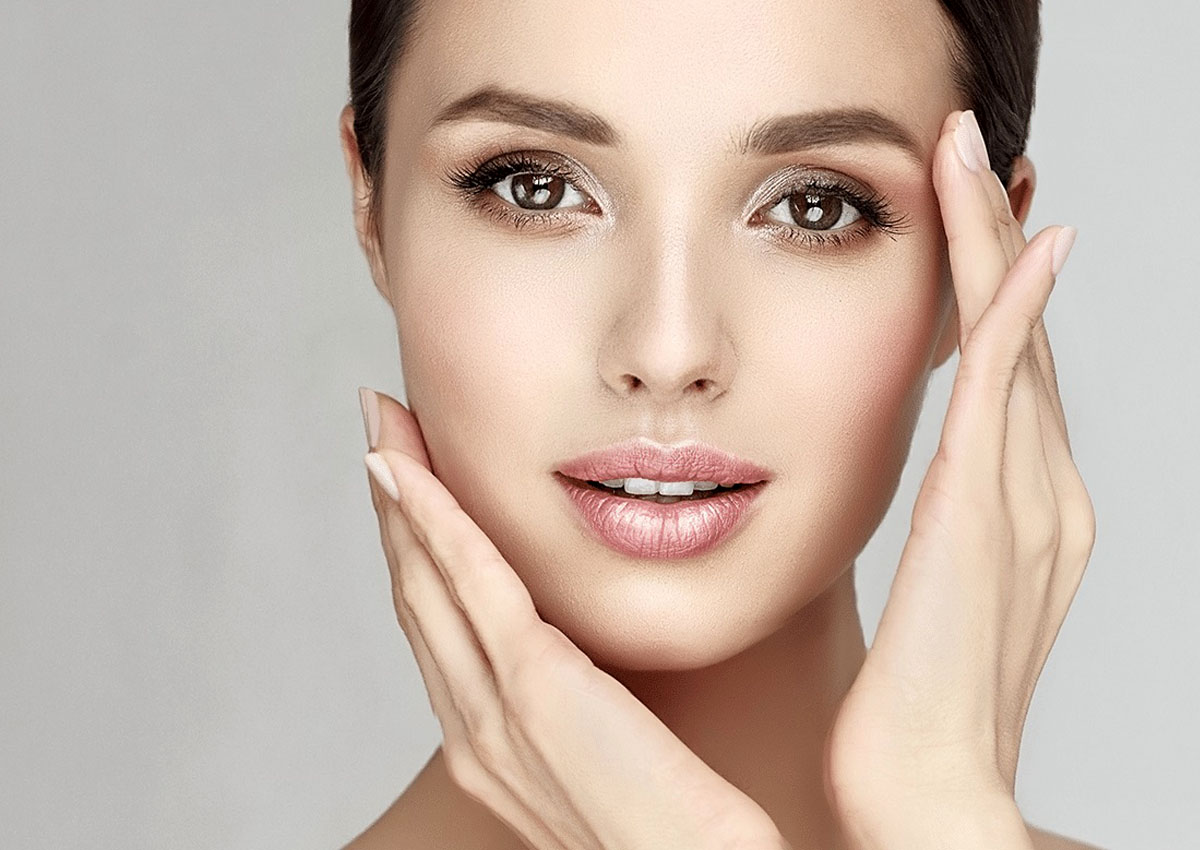 كيف تصغرين سن بشرتك من دون عمليات تجميل؟