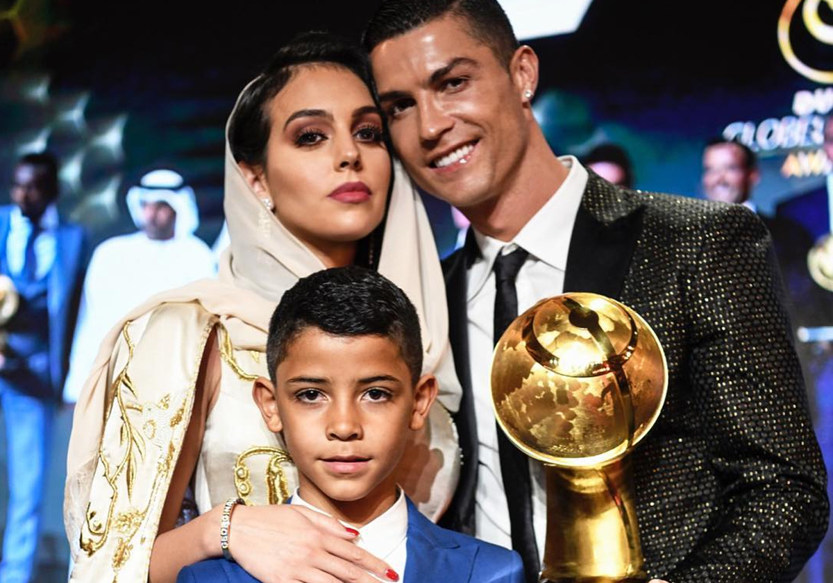 كيف بررت صديقة رونالدو عدم رغبته بالزواج بها؟