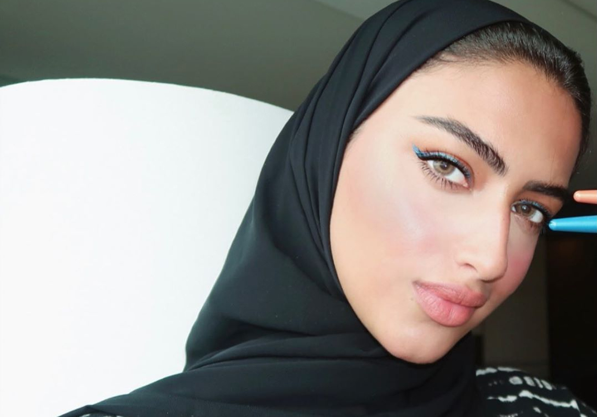 هكذا بدت البلوغر السعودية يارا النملة قبل عملية تصغير الأنف 