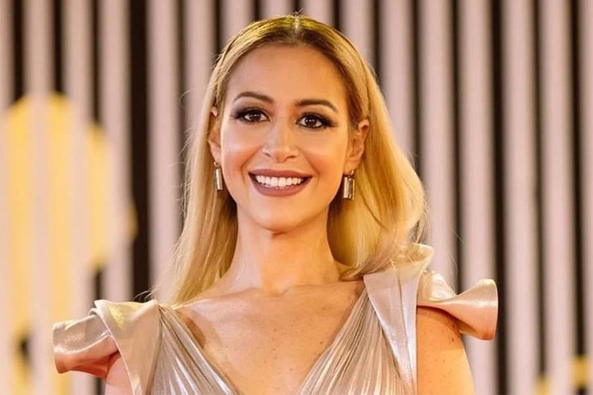 ممثّلة أجنبية تسرق جائزة منّة شلبي العالمية! فمن هي