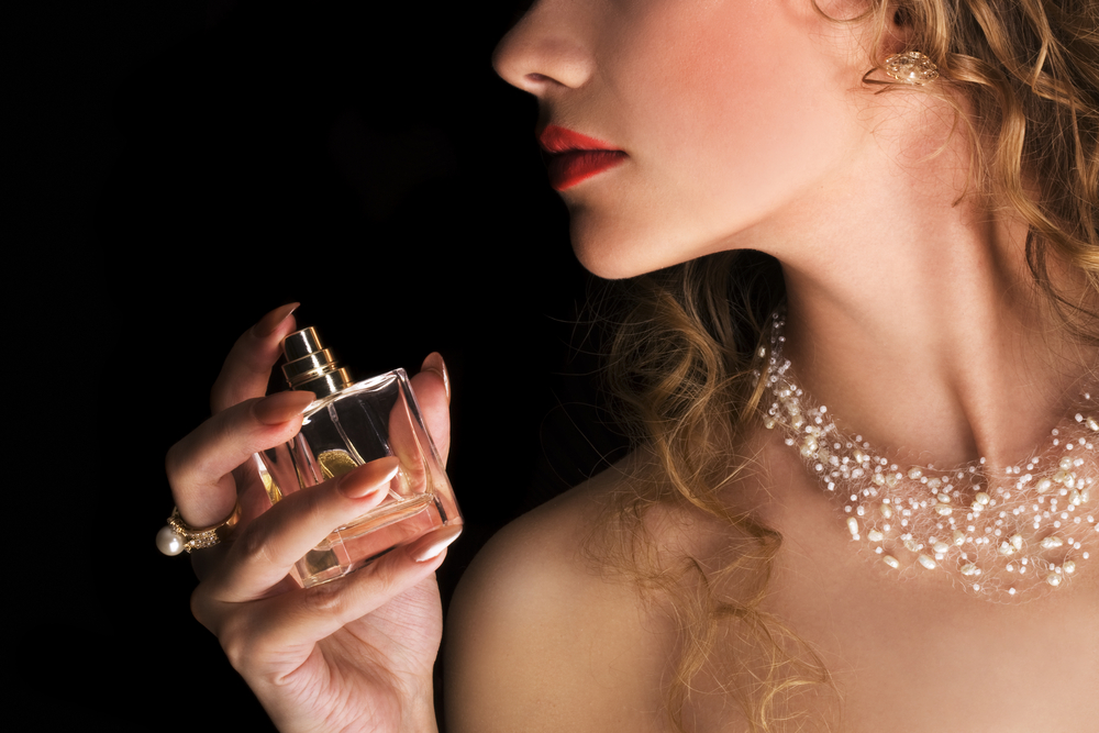 كيف تعرف العطر الاصلي من التقليد | الفرق بين الأصلي والمزيف