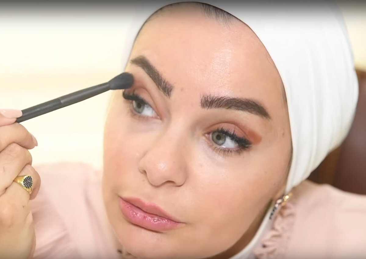 طريقة تعليم المكياج الناعم بالفيديو