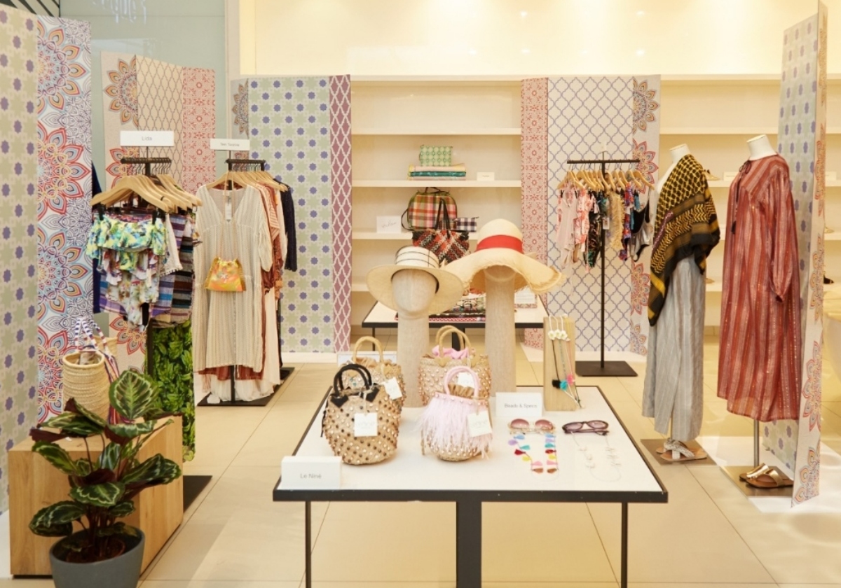 إليك متجر الملابس والأكسسوارات الشاطئية المؤقت من Boutique 1