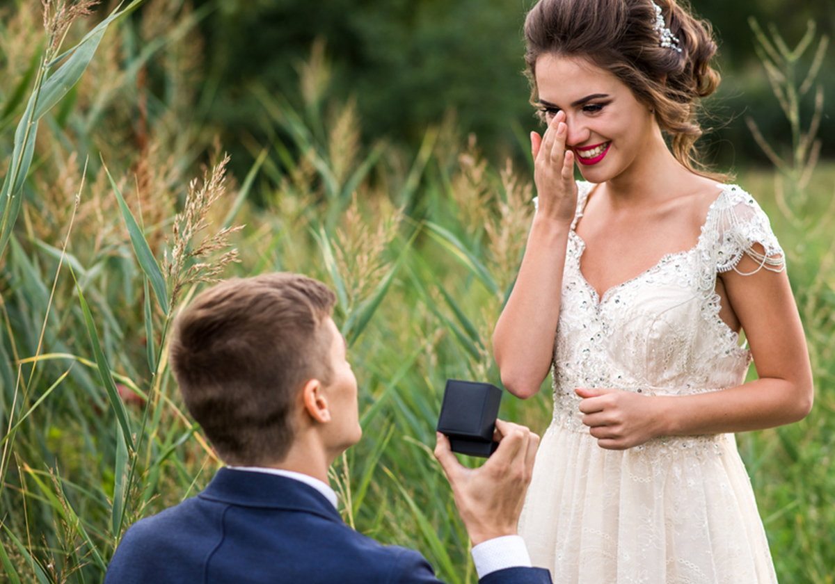 الرجل الذي تحبين متردد في الزواج؟ حيل ذكيّة ستبدّل رأيه!