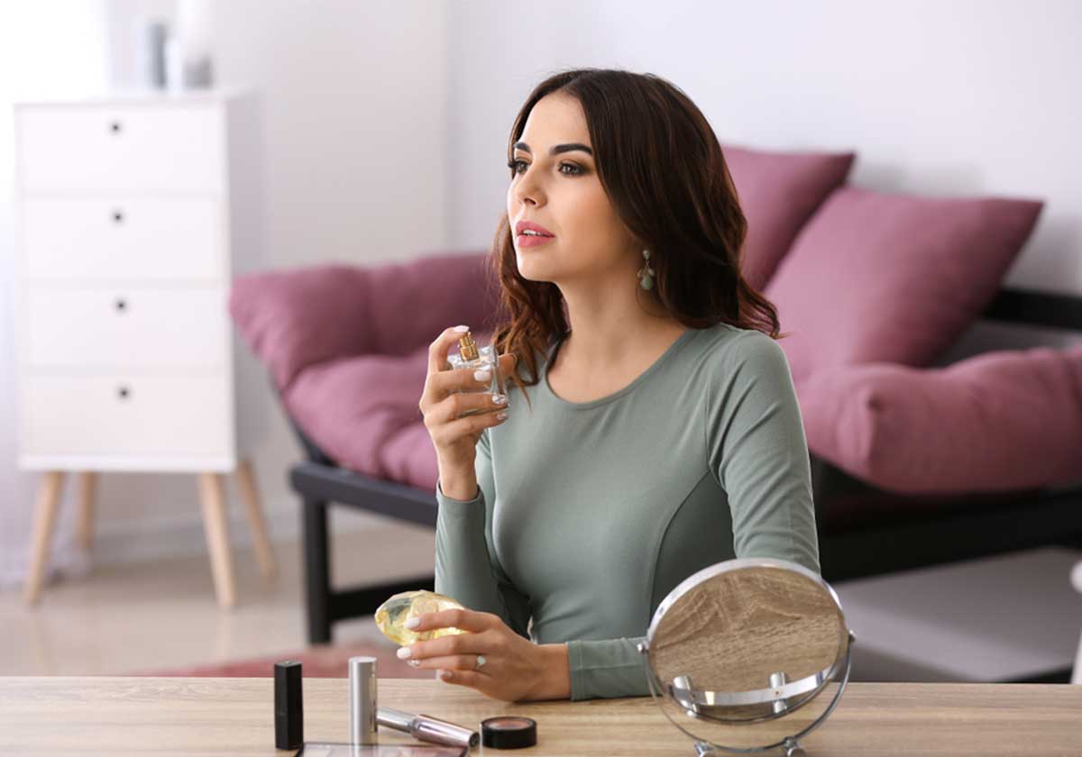 طرق سرية لتثبيت العطر خلال فصل الصيف